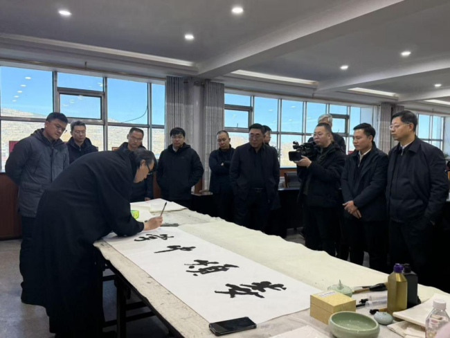 以翰墨点亮未来——刘万鸣先生捐资助学仪式在山西娄烦举办