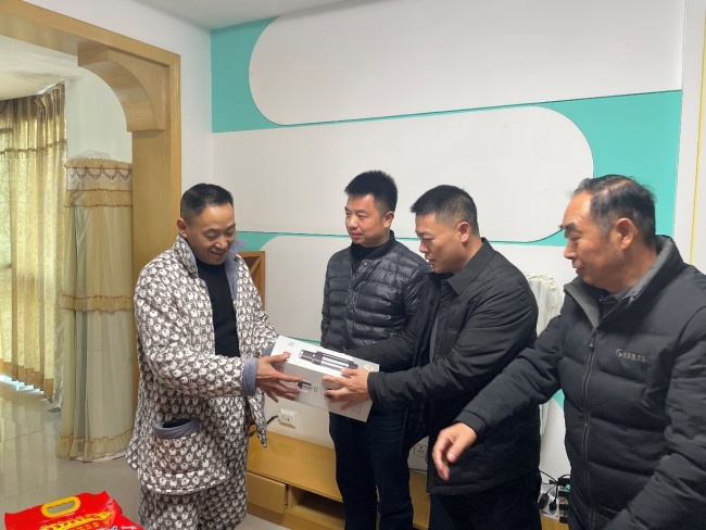 贵州一货车司机突发疾病，“卡友互助”雪中送炭 图2