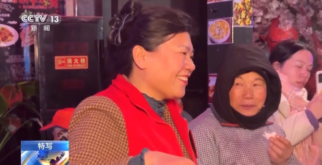 视频丨爱心早餐十年接力 温暖环卫工人