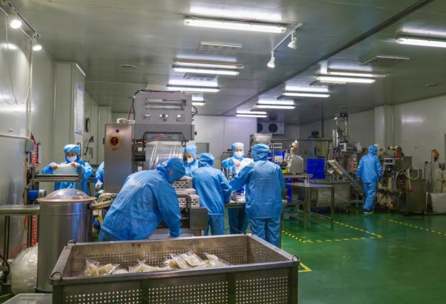 从舌尖到指尖,特色学院“擀”出致富路