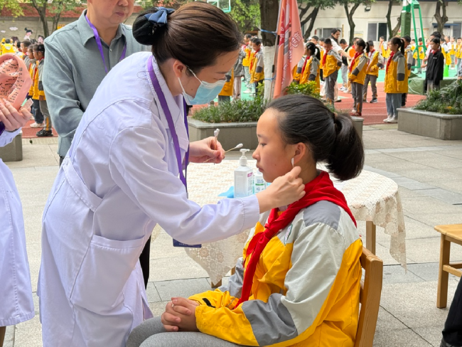 “天府瞳爱 近防360”公益计划在蓉启动 推出“一角一豆 一课一练”综合防控体系