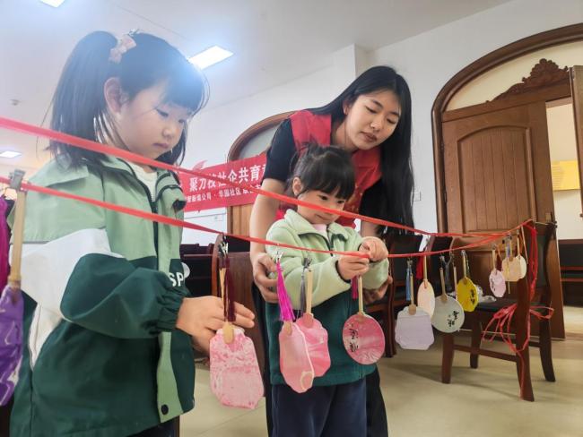 湖北轻工职院学生聚力校企社共育童心