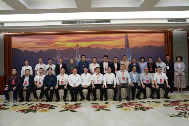 投资贵州正当其时 寇立国率30家上市公司及500强企业赴黔深度考察