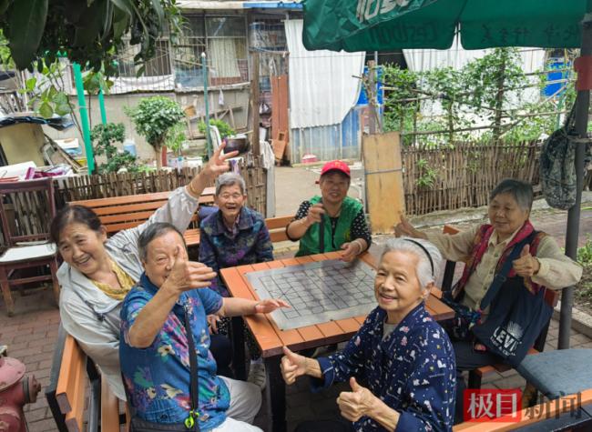 热心人 暖心事｜拾荒婆婆三年风雨无阻，义务为12位八旬以上老人送餐
