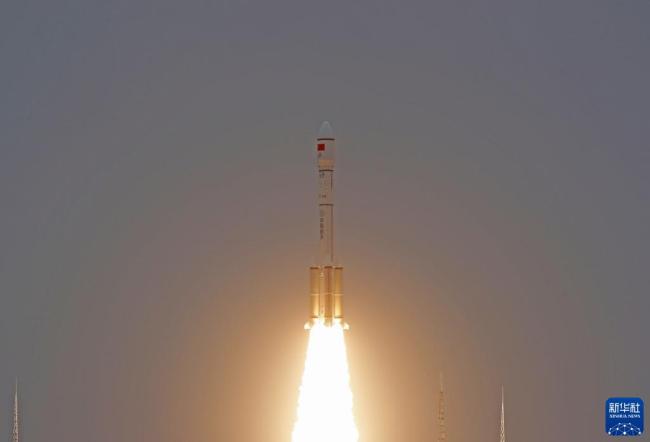 我国首型固体捆绑运载火箭长征六号改首飞成功 搭载发射两颗卫星