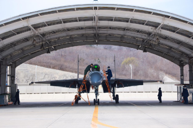 点赞！新一批舰载机飞行学员成功单飞