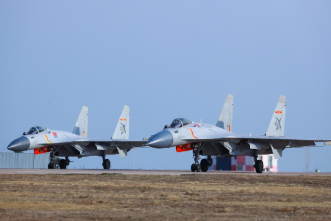 点赞！新一批舰载机飞行学员成功单飞