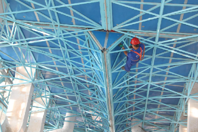 应急抢修与运输分队:精心呵护烈焰炙烤后的神舟发射塔架