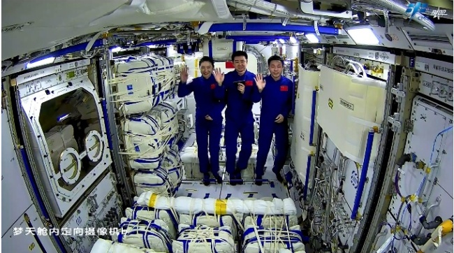中国空间站将在轨运营十余年，如何实现用电自由？