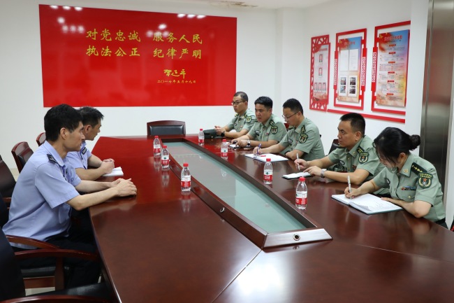 赴驻地派出所开展敌社情调研