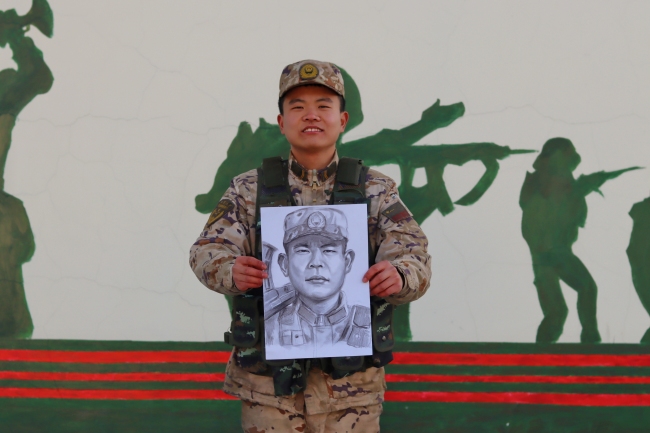 战友的铅笔画手绘，为即将退役的老兵送上特别的礼物