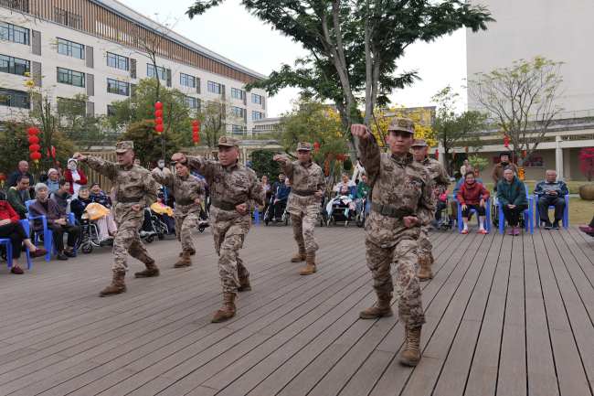 春日传温情,雷锋行动暖人心 —武警漳州支队积极开展学雷锋活动_国防