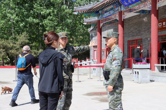天津盘山：古道扬长，武警官兵拉起安全屏障