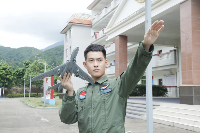 踏上“星”征程 这批新排长，颜值、实力双双在线！_国防军事_中华网