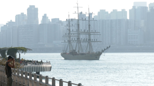 海军破浪舰技术停靠香港