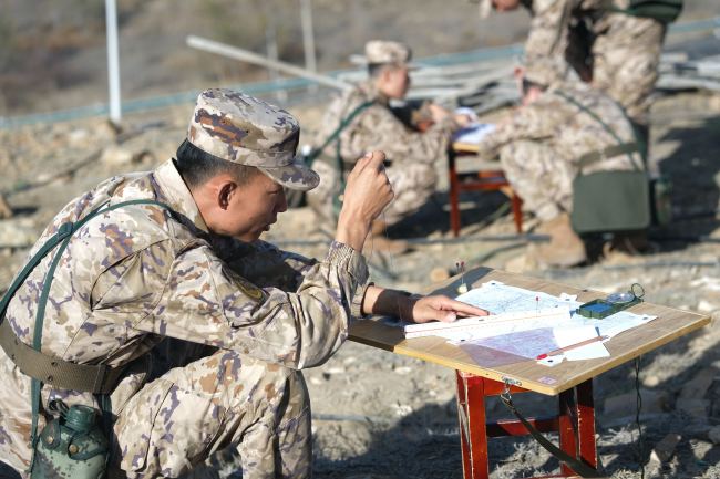 奔赴天山深处，他们在复杂生疏地域进行现地教学