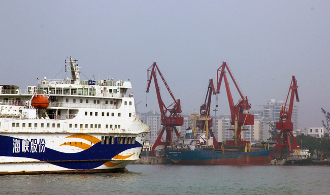 From January to December 2021, the cumulative cargo throughput of the port (Xiuying Port, Xinhai Port and Yuehai Railway South Port) was 109.004 million tonnes, an increase of 4.2% year-on-year. Photo by Xu Ersheng