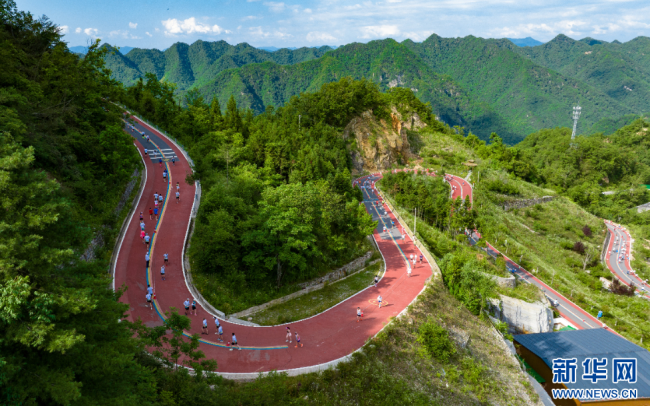 “生态康养地、清凉尧治河”2023保康尧治河夏季马拉松赛开跑