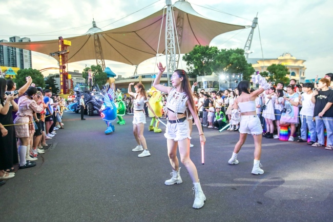 欢乐谷HOHA音乐节蹦迪“熊”开心