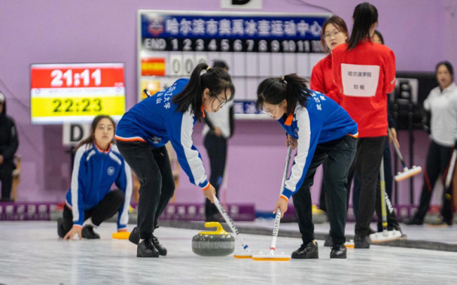 推进校园冰雪运动 武汉轻工大学冰壶队在全国竞赛中获好成绩