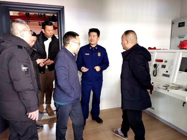 湖北荆州石首市消防救援大队积极推广安装独立式感烟火灾探测报警器