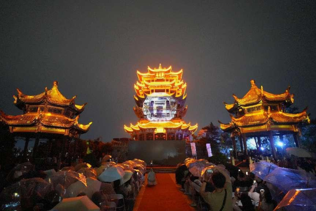 武汉“知音遇美”动漫季开幕式在黄鹤楼公园举行