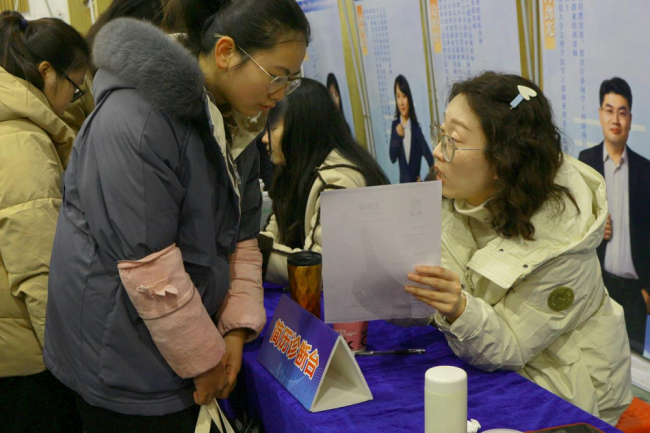 湖北师范大学文理学院：冬招进校园 精准促就业