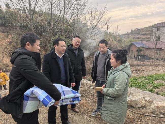 湖北师范大学文理学院：节前走访送温暖 情系乡村促振兴