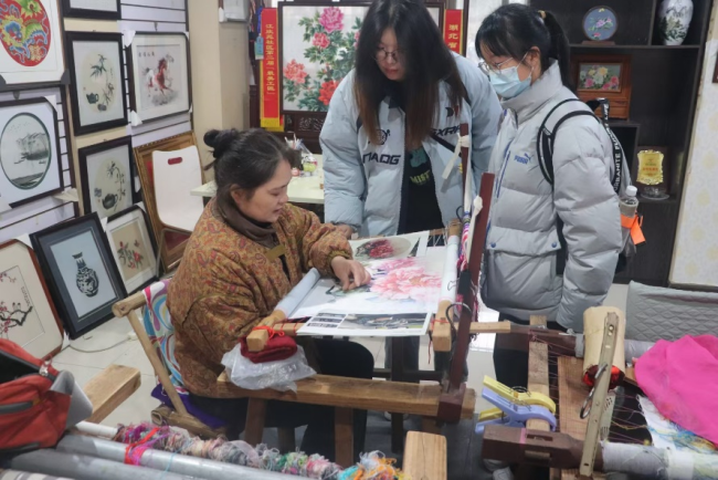 武汉瑰宝千年汉绣，传承创新青年助力
