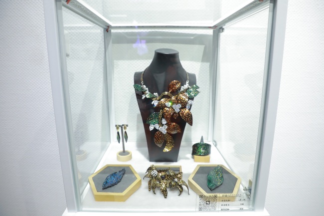 “二十面体，多维共振”——武汉设计工程学院2025优秀毕业设计作品展开展
