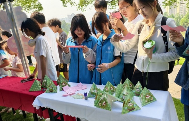 “趣味活动+实用知识，广发银行武汉分行“精彩校园”活动获师生点赞