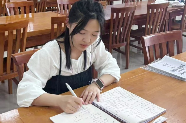 武汉设计工程学院：这三人，五年实现两连跳！