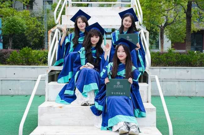 湖北美术学院举行2025年毕业典礼暨学位授予仪式