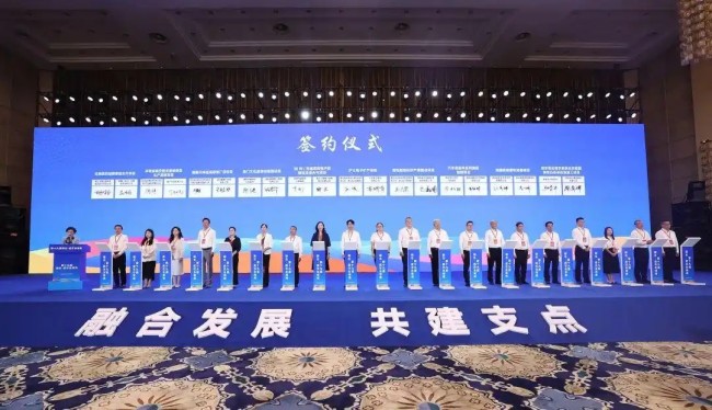深化鄂台合作交流 共谱融合发展新篇 第十九届湖北·武汉台湾周在汉开幕 张平王忠林李殿勋赵世通曾永权等出席