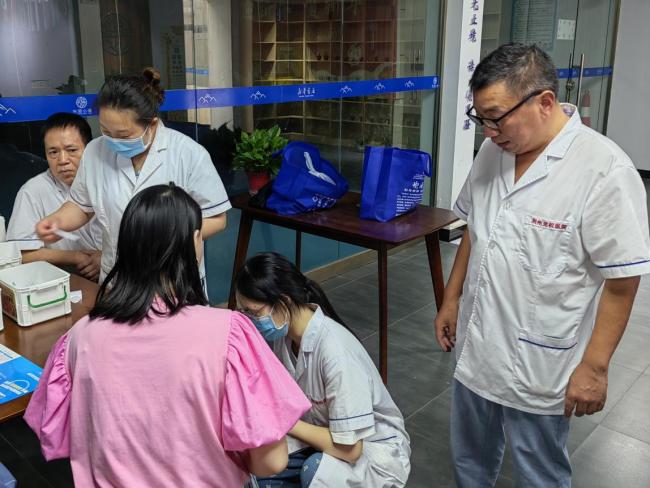 荆州克权医院：冬病夏治惠民生 伏贴送爽公益行