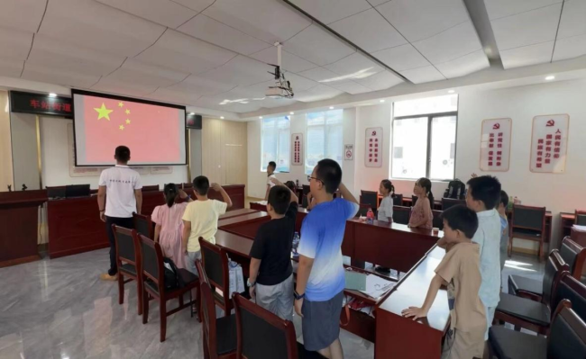 军事纸模塑军魂，童心筑梦建军节——湖北工程学院学子社区开展沉浸式国防教育