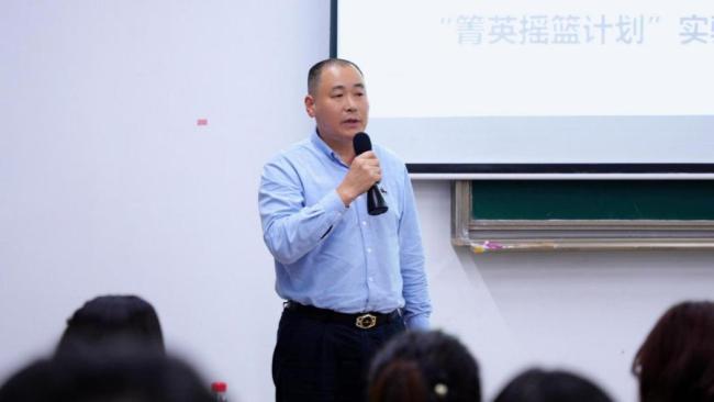 “箐英摇篮计划”实验班在武汉开班