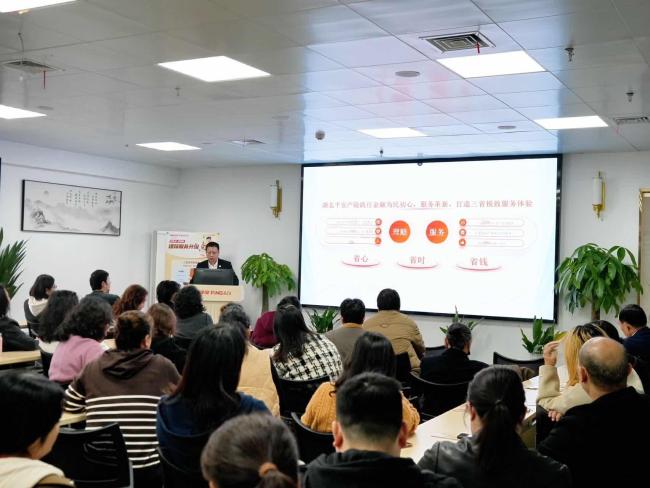 平安产险荆州支公司服务再升级:深化“车险三省”,启动“红绿灯”公益守护平安路