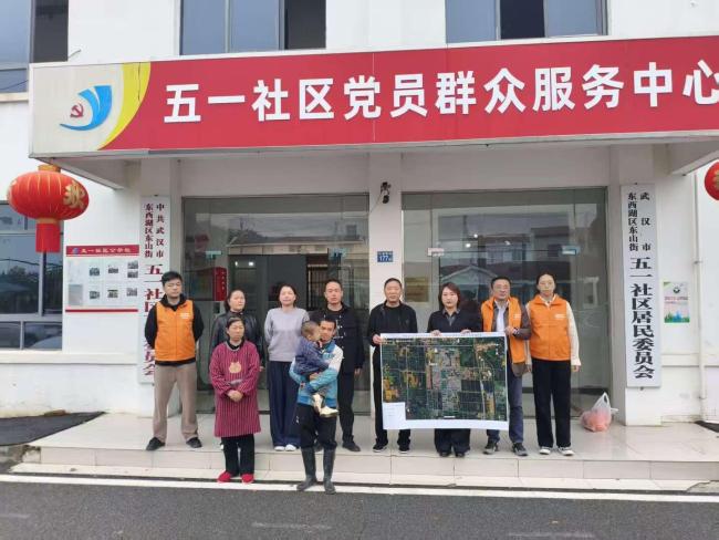 平安产险湖北分公司与东山镇进行走访座谈会