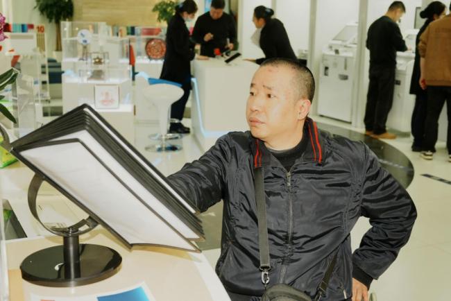 有爱无碍，暖心同行——浦发银行武汉分行无障碍服务体验活动架设沟通桥梁