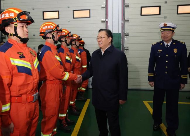 王忠林调研检查元旦假期安全生产、市场消费及文旅服务等工作 用心用情做好节日期间各项工作 确保全省人民群众欢乐平安祥和过节