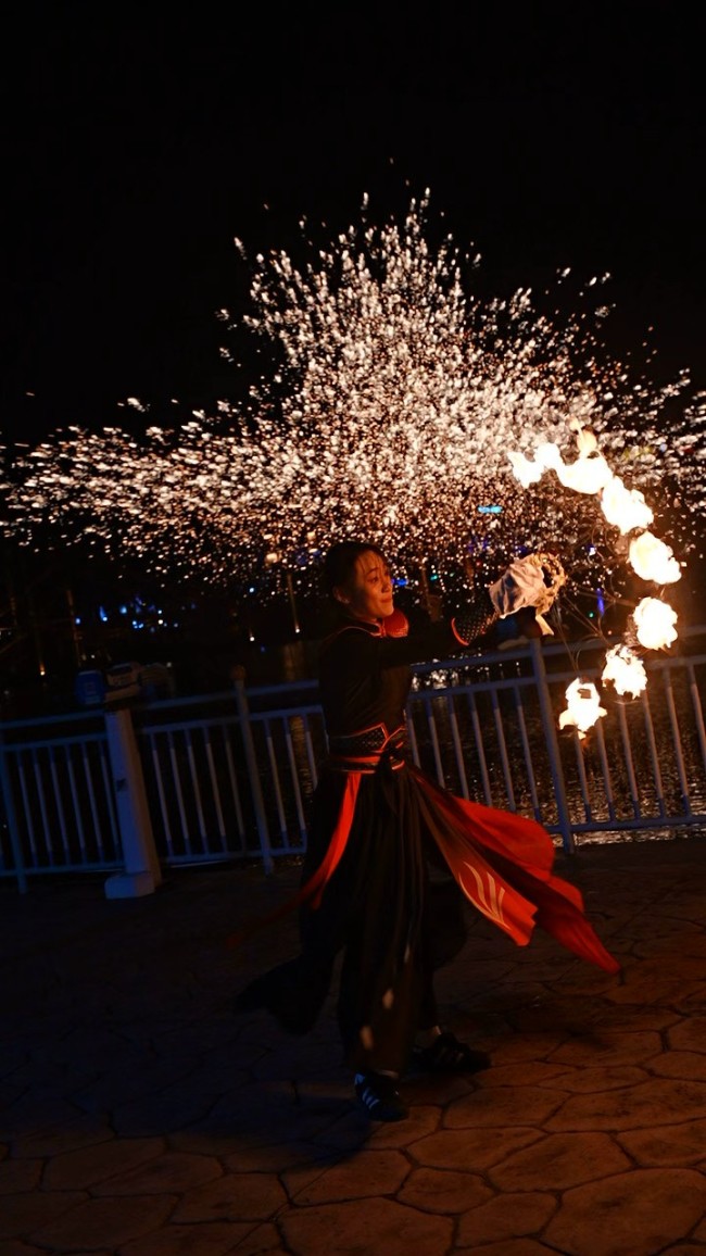 藏不住!6000 万消费券加持,江苏游客免票、属马姓马全免!黄石华侨城恐龙奇域 “奇幻马戏中国年” 春节火爆出圈