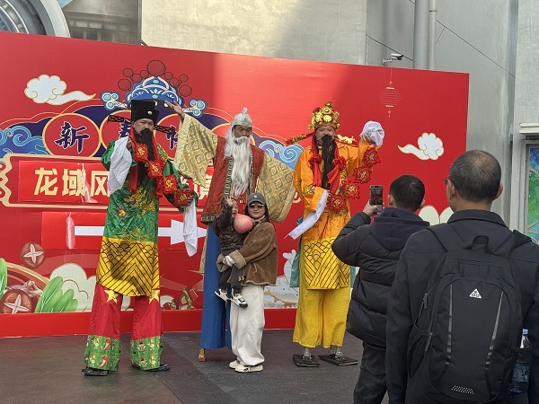 马年新春奇域燃情 黄石华侨城恐龙奇域新春热度持续攀升