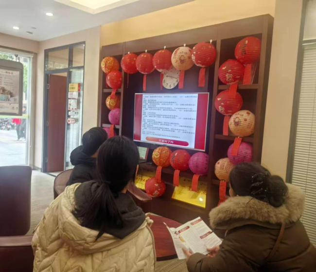 花灯闹元宵 消保护万家——广发银行东西湖支行开展金融知识宣传活动