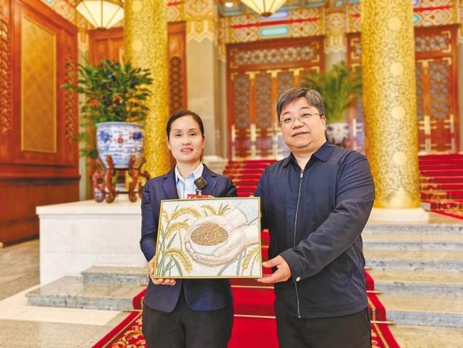 湖北“女粮王”带上两会的“金饭碗”将被带到联合国粮农组织总部