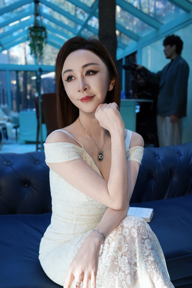 曹西西《傲慢与偏见》MV即将上线，镜头定格爱之本真