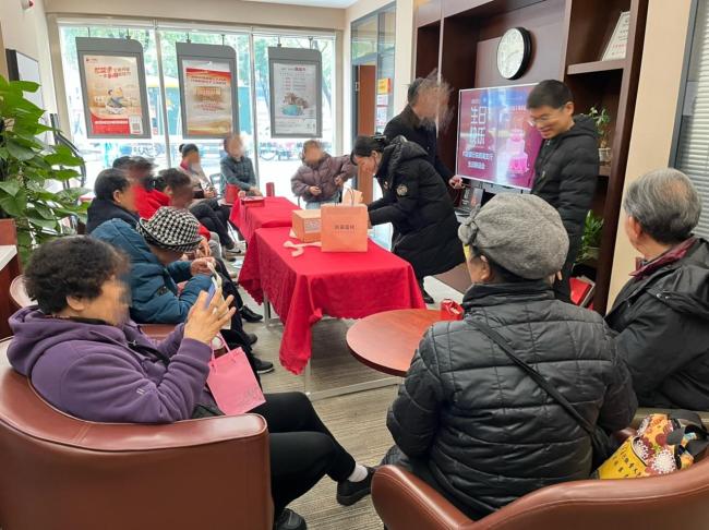 生日会里防诈骗，金融守护暖人心——广发银行东西湖支行开展反诈宣传活动