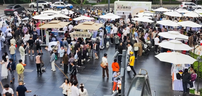 聚力宠物服务生态建设 平安产险湖北分公司萌宠IP亮相第131届宠物领养日