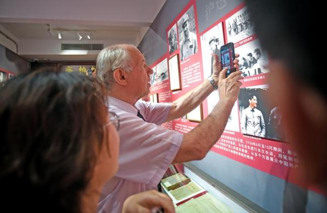 斯诺和“红色牧师”的未了心愿在武汉实现  一场跨越90年的握手