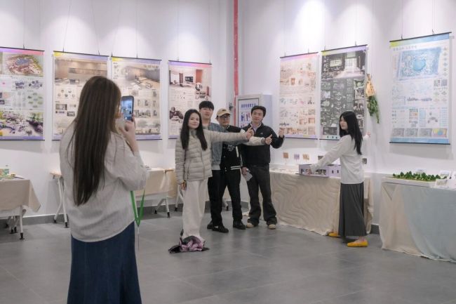 “艺”犹未尽！武汉纺织大学外经贸学院2026届毕业设计展圆满落幕